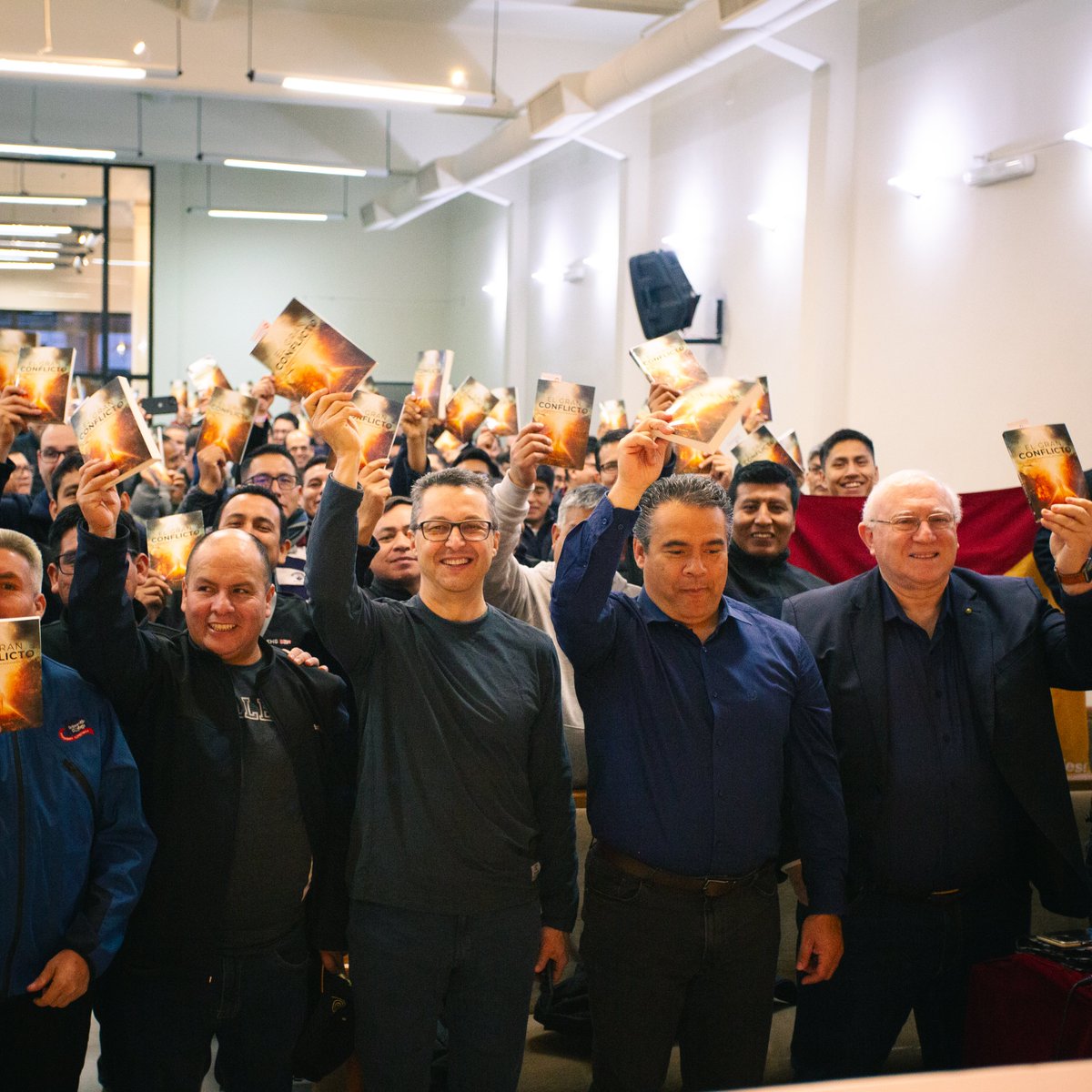 EditorialACES tweet media