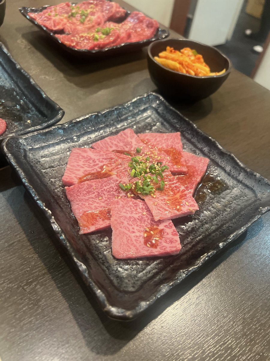 daiBLAZE's tweet photo. 南柏にある牛火さんに行ってきました！

珍しい溶岩焼肉！
お肉も炙っただけで食べれそうな鮮度の美味しいお肉でした！！
連日通ってます。

オススメ！ https://t.co/hNVgpGcSIr
