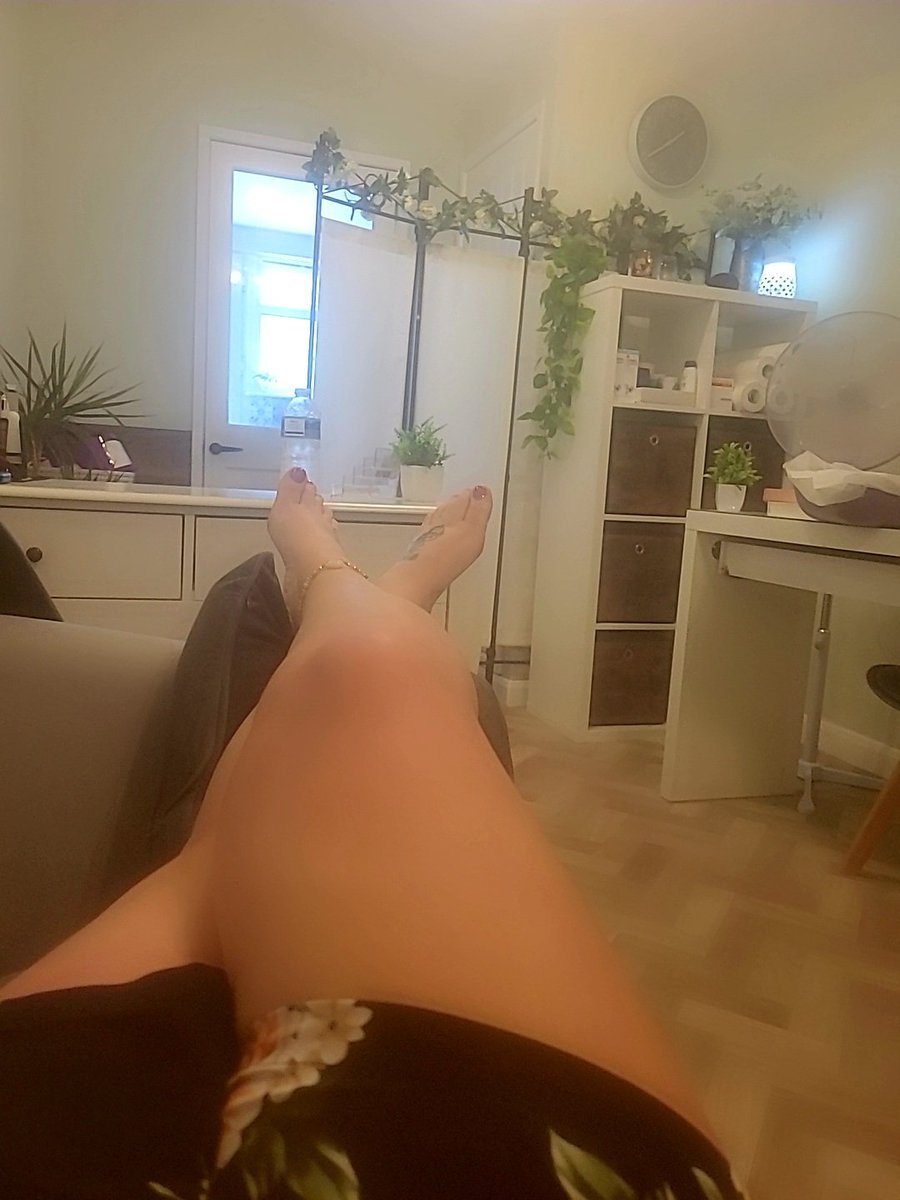 lisajune1980's tweet image. When you get a 10min leg up rest lol 5 more today and I'm done... #selfemployed #resttime