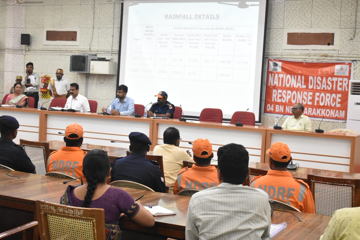04NDRF's tweet photo. NDRF4U🇮🇳
"Successful meeting held at Erode Dt Collectorate as part of #Famex Programme! Led by NDRF Team&Stakeholders incl.Dt Collector Shri Raja Gopal Sunkara IAS, &others discussed key initiatives #Team4M #ErodeFamex
@NDRFHQ
@tnsdma
@CollectorErode
@pibchennai
@DDTamilNews https://t.co/JK59FcgXGR