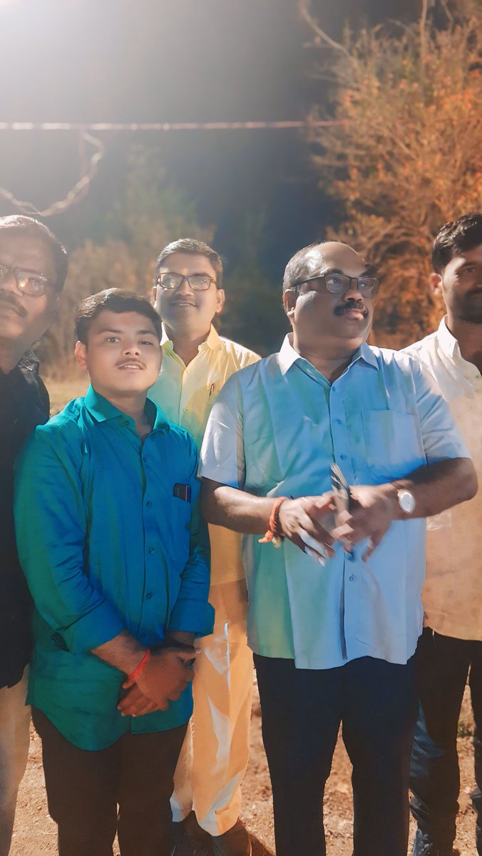 KrishnaRithe1's tweet image. #मुंबई_पदवीधर_मतदारसंघाचे_महाविकास आघाडी #शिवसेना_उद्धव बाळासाहेब #ठाकरे पक्षाचे उमेदवार मा. #अनिल_परब जी प्रचंड #मतांनी_विजयी झाले.आ. #अनिल परब जी #यांचे हार्दिक #अभिनंदन..!
@advanilparab