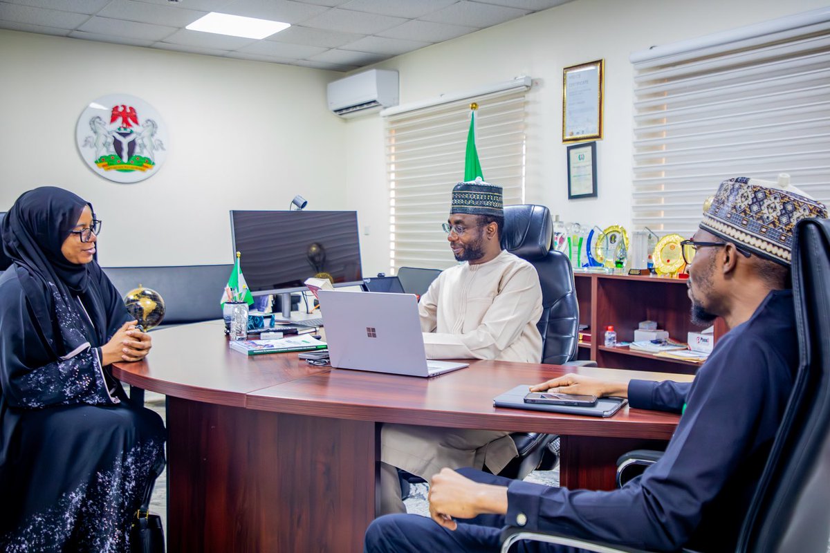 9aufal's tweet photo. Earlier Today: A visit to the Director General NITDA Mr. @KashifuInuwa alongside the ED Development Partners @eimmei_  on strategic partnerships between his agency its twin in katsina KATDICT @katdict on how best to achieve our shared vision of a digital future, while creating opportunities for our young people. 

Always a pleasure connecting with and listening to him speak.