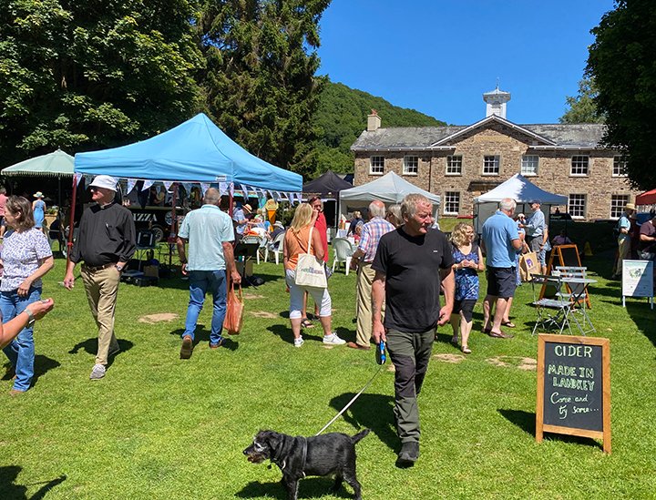 Dulverton Artisan Food, Drink and Crafts Festival - Saturday July 6th from 10am to 4.30pm. For more information click here: visitdulverton.com/dulverton-arti… #Exmoor <a href="/ExmoorNP/">Exmoor National Park</a> <a href="/visitexmoor/">Visit Exmoor</a> <a href="/VisitDulverton/">Visit Dulverton</a> <a href="/Giles_Adams/">What's On Somerset</a> @ExmoorMagazine <a href="/VisitSomerset/">Visit Somerset</a>