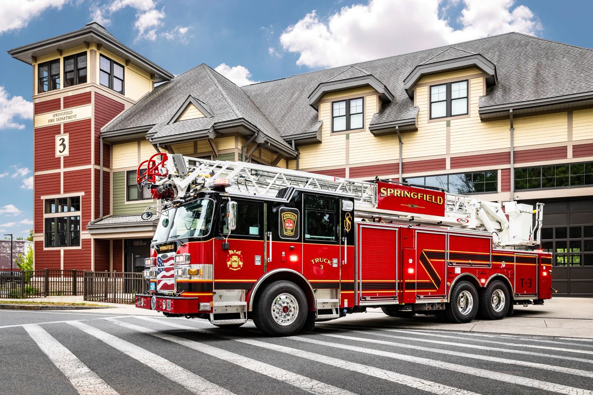 PierceMfg's tweet image. The Springfield Fire Department is SPRINGING into July with this one of a kind 100’ Low-Profile Steel #AerialLadder! 🤩⁠
⁠
The low-profile offers peak operability for their firefighters in the congested areas of #SpringfieldMA. 
⁠
Learn more here: piercemfg.com/jul-2024