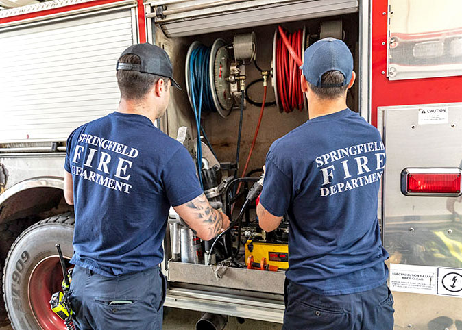 PierceMfg's tweet image. The Springfield Fire Department is SPRINGING into July with this one of a kind 100’ Low-Profile Steel #AerialLadder! 🤩⁠
⁠
The low-profile offers peak operability for their firefighters in the congested areas of #SpringfieldMA. 
⁠
Learn more here: piercemfg.com/jul-2024