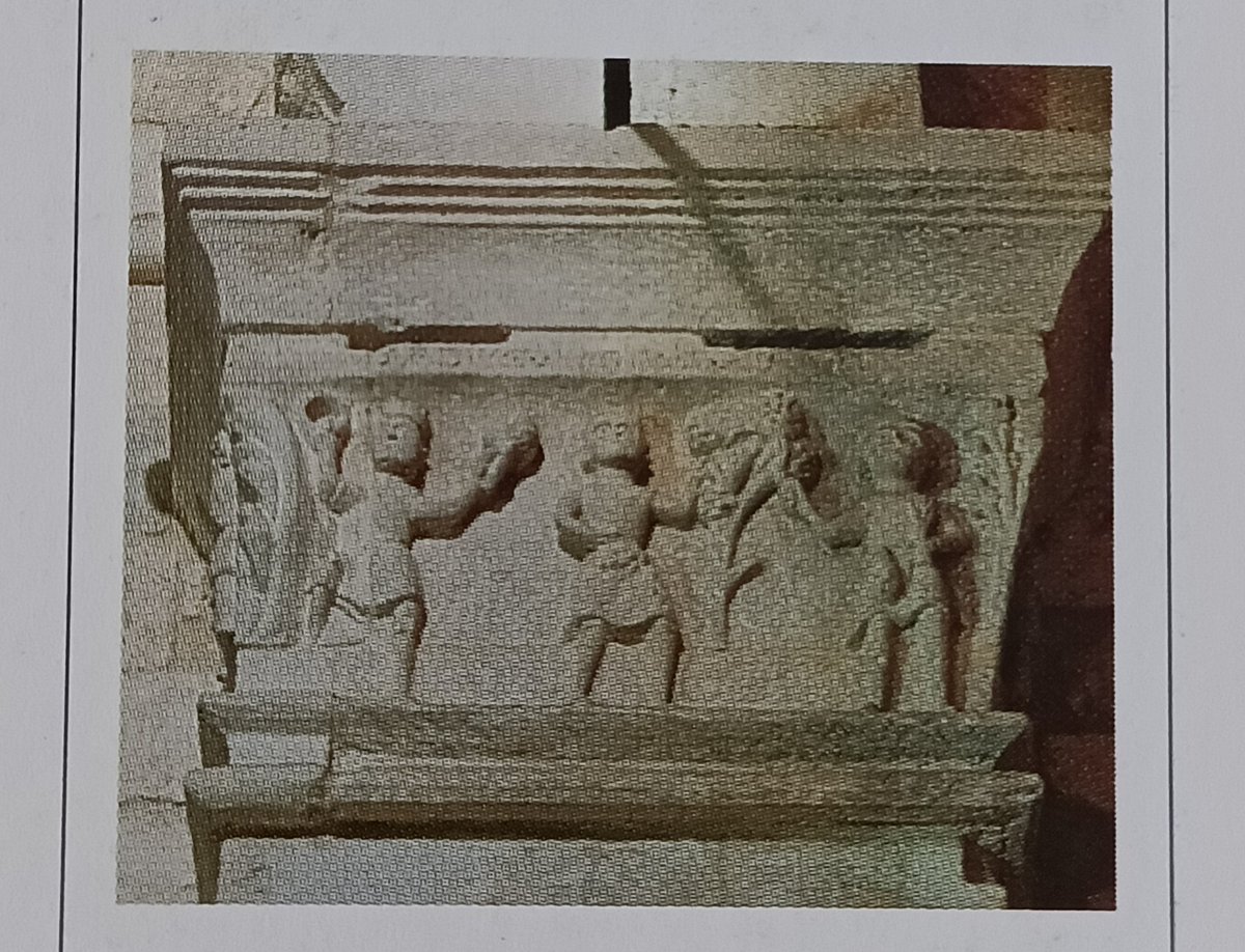 Buon #1luglio, mese della canicola e del lavoro dei campi. Che sia falciatura o battitura del cereale, tali scene non mancavano nell'arte medievale, come nel mosaico di Otranto e nel capitello dei mesi a S. Maria maggiore a Monte S. Angelo.