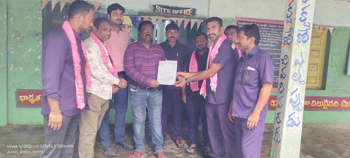 sampath_mncl's tweet image. బొగ్గు బ్లాకుల వేలంపాటకి వ్యతిరేకంగా RKNT TBGKS ఆధ్వర్యంలో నల్ల బ్యాడ్జీలతో నిరసన మరియు గని మేనేజర్ గారికి మెమొరాండం ఇవ్వడం జరిగింది