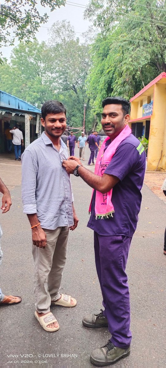 sampath_mncl's tweet image. బొగ్గు బ్లాకుల వేలంపాటకి వ్యతిరేకంగా RKNT TBGKS ఆధ్వర్యంలో నల్ల బ్యాడ్జీలతో నిరసన మరియు గని మేనేజర్ గారికి మెమొరాండం ఇవ్వడం జరిగింది