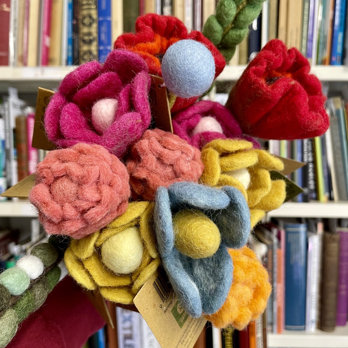 No green thumb? No problem! 💐
Brighten your home with our beautiful felt flower decorations - no watering needed! 😊