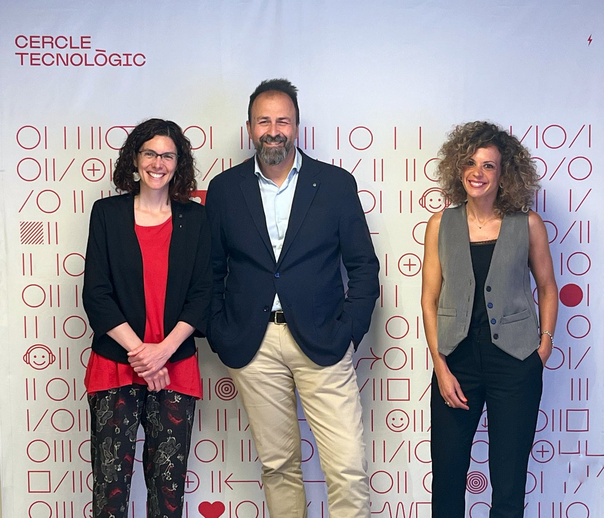 💬 Presenten l’informe <a href="/Liliana_ArroyoM/">@Liliana_ArroyoM@mastodon.social</a>, Directora General de Societat Digital <a href="/govern/">Govern de Catalunya</a> <a href="/tic/">TIC Catalunya</a>; <a href="/Saradiazroig/">Sara Diaz Roig</a>, Directora Executiva de Sectors Estratègics i Talent a <a href="/barcelonactiva/">Barcelona Activa</a>, i <a href="/joanramon39/">Joan Ramon Barrera</a>, President del Cercle Tecnològic.