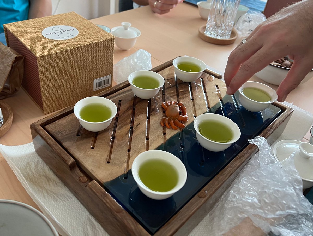 WhizUs_'s tweet photo. Von grünem Tee über weißen Tee bis hin zu Oolong, Pu-Erh und schwarzem Tee – wir haben sehr viel verkostet. Jeder Tee hat seine eigene Geschichte und seinen eigenen einzigartigen Geschmack. https://t.co/5i2BoWSLiZ