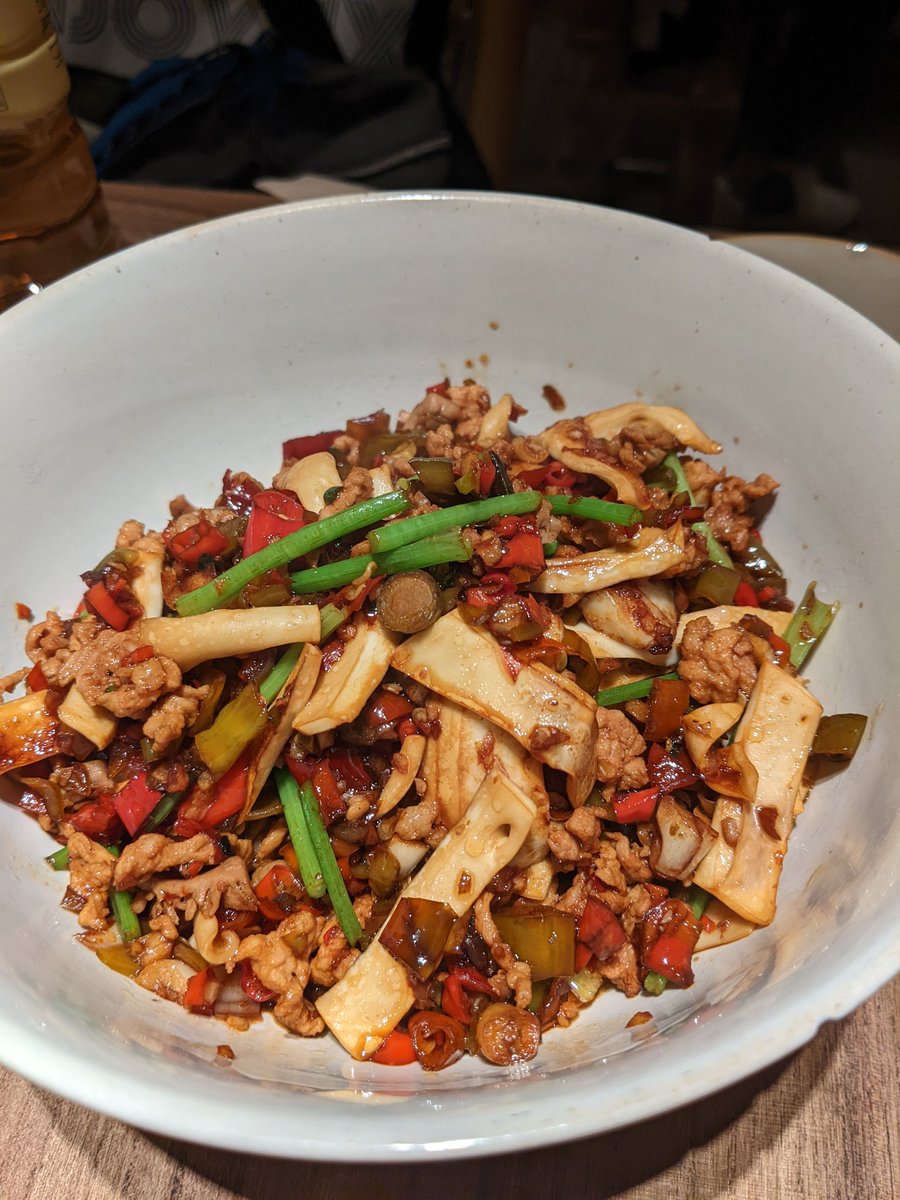 BlueHeartsUWS's tweet photo. En parade
You can just continue eating them w/ rice
#RealChineseFood
ご飯と一緒に #止められない止まらない
#中国料理
#長沙 https://t.co/KhybZO0mKk