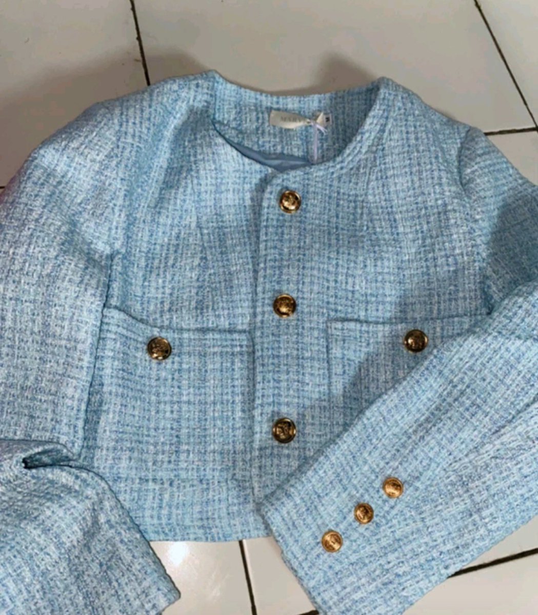 PohonKelapa13's tweet photo. Korean Blazer yang looksnya mewah banget tapi harganya affordable. Bahannya tebel, tapi soft dan gak bikin gatel. Bahannya juga adem dan gak bikin bau pas kena panas. Material kancingnya juga oke. Ini kalo di mall pasti harganya bisa sejutaan.
https://t.co/OU6j7Nx44z https://t.co/FgoEIilrQJ