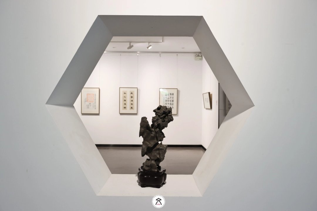 SND_China's tweet photo. A #calligraphy and Chinese #painting exhibition🖌️is being staged in #Suzhou New District (#SND) from June 25 to July 31. Let's appreciate the charm of the two art forms through works by three Chinese masters!🧐 #VisitSND https://t.co/skGFwc67wk