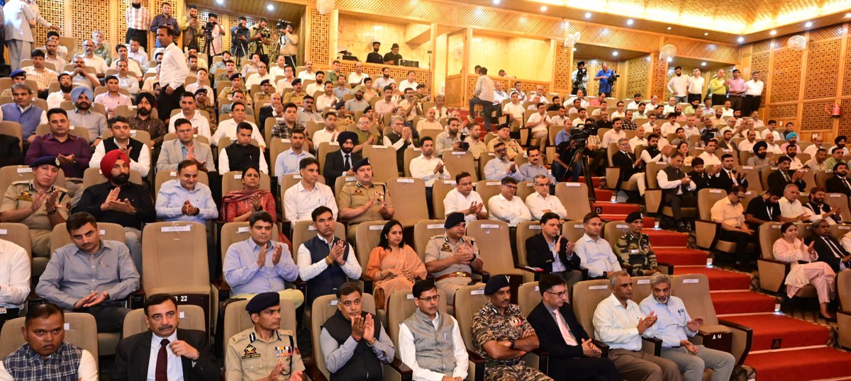 OfficeOfLGJandK's tweet photo. Three New Criminal Laws came into force today. Glad to join Hon'ble Chief Justice, J&amp;K and Ladakh High Court Sh. Justice N. Kotiswar Singh Ji, Chief Secretary Sh. Atal Dulloo Ji, DGP, Sh. R.R. Swain Ji &amp; officers from all districts for implementation ceremony at PHQ Srinagar. https://t.co/MIB8jw325c