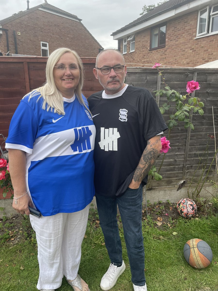 scottycavfc's tweet photo. In memory of my sisters partner who’s funeral it is today I promised her I’d wear a blues shirt …. I did say I’d bathe in bleach afterwards 🤪🤪. RIP @Bluey_Bcfc @vicbluenose @BCFC #bcfc #avfc https://t.co/5I3sTRENV3