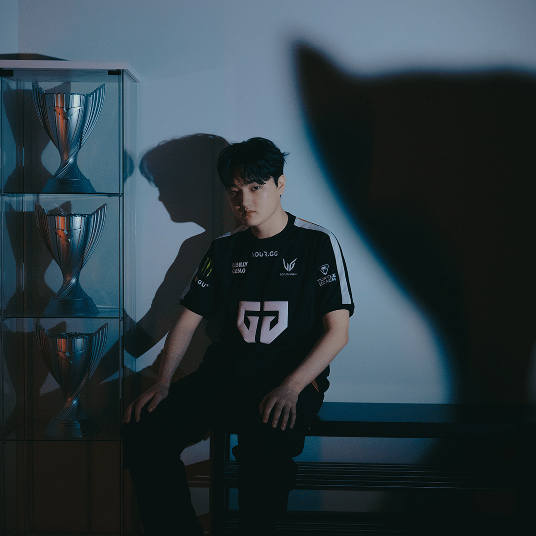 GenG_KR's tweet photo. 𝐆𝐞𝐧.𝐆 𝐱 𝐋𝐈𝐁𝐈𝐋𝐋𝐘 𝟮𝟬𝟮𝟰 𝗣𝗹𝗮𝘆𝗲𝗿 𝗨𝗻𝗶𝗳𝗼𝗿𝗺
이스포츠씬의 독보적인 챔피언 젠지 크루의
한계 없는 도전과 진화를 보여줄 New Player Uniform.
Check out Gen.G Crew's New Player Uniform, as they show off their limitless challenge and evolution.
#NewGenGCrew #GenGxLIBILLY #GenG #LIBILLY #Changmo #젠지 #리빌리 #창모 #031 #EWC