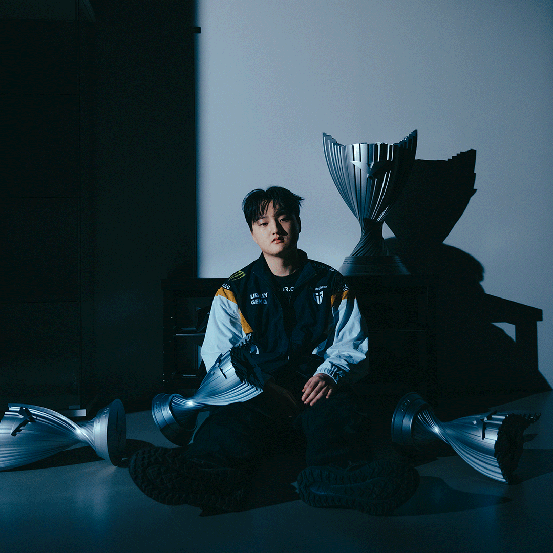 GenG_KR's tweet photo. 𝐆𝐞𝐧.𝐆 𝐱 𝐋𝐈𝐁𝐈𝐋𝐋𝐘 𝟮𝟬𝟮𝟰 𝗣𝗹𝗮𝘆𝗲𝗿 𝗨𝗻𝗶𝗳𝗼𝗿𝗺
이스포츠씬의 독보적인 챔피언 젠지 크루의
한계 없는 도전과 진화를 보여줄 New Player Uniform.
Check out Gen.G Crew's New Player Uniform, as they show off their limitless challenge and evolution.
#NewGenGCrew #GenGxLIBILLY #GenG #LIBILLY #Changmo #젠지 #리빌리 #창모 #031 #EWC