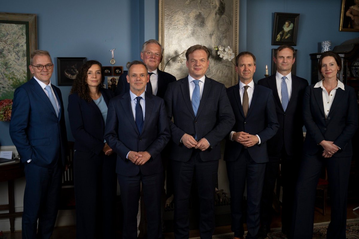 Trots op ons team ministers en staatssecretarissen van <a href="/NwSocContract/">Nieuw Sociaal Contract</a> 
Ze gaan keihard werken aan bestaanszekerheid en goed bestuur, vanaf morgen. 
Succes!