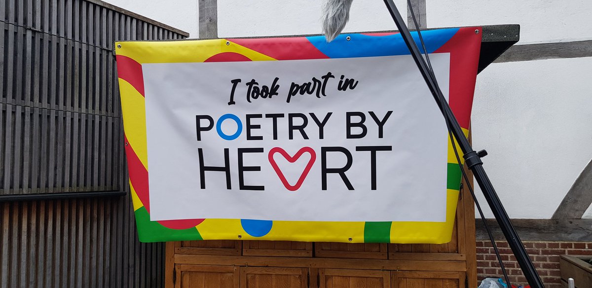 And we're in. Also just met <a href="/CarolineTwigge/">Caroline</a> from <a href="/voice21oracy/">Voice 21 Oracy</a>. Ready to go. <a href="/poetrybyheart/">Poetry By Heart</a>