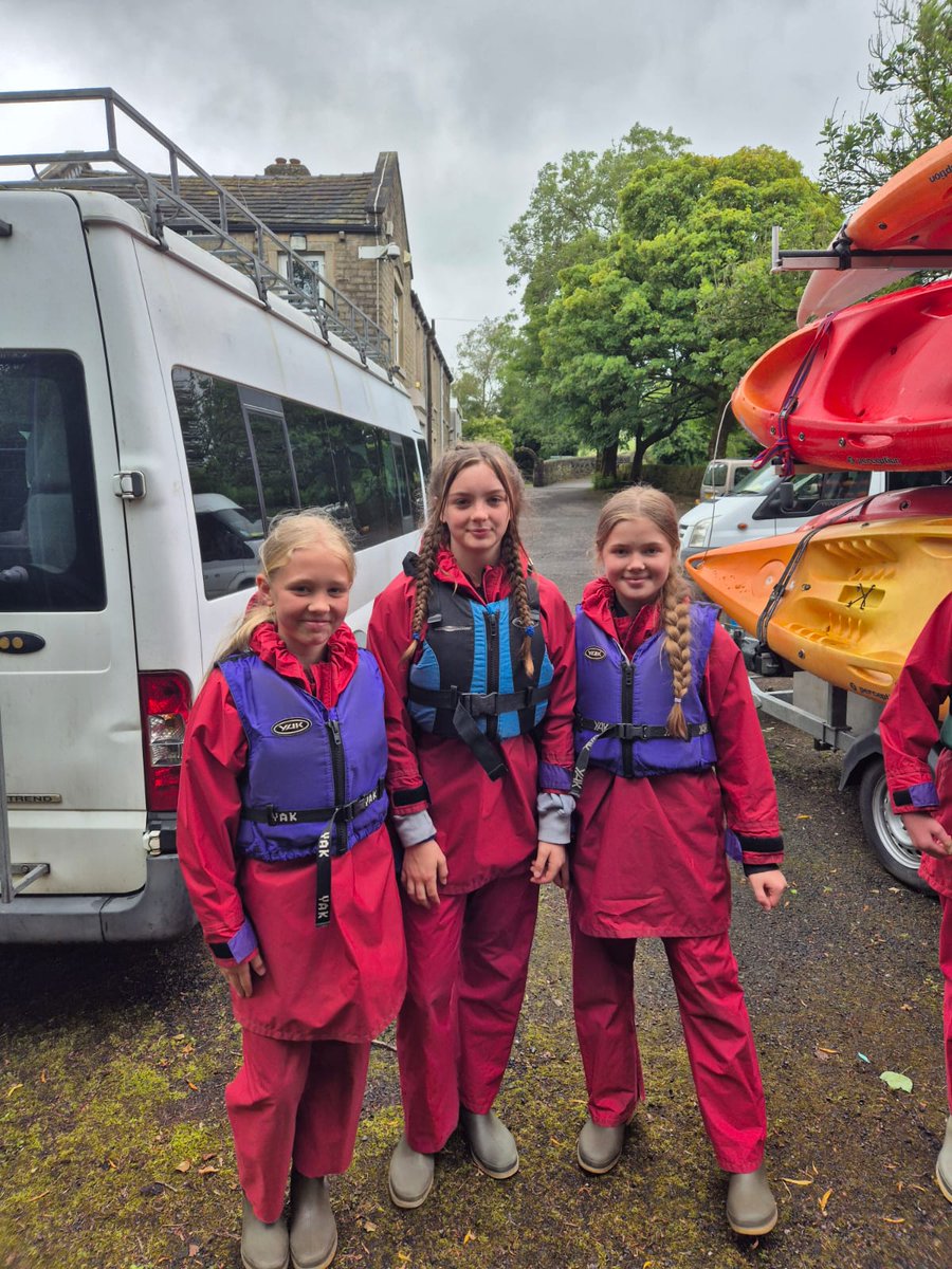 WillowparkAc's tweet photo. Year 6 have arrived at Castleshaw and are already busy with their first activities! Orienteering and canoeing are the order of the day! Keep an eye on our socials for lots of pictures and updates during the day! #Year6 #Residential #Canoeing #Castleshaw https://t.co/evq9d3W4cm
