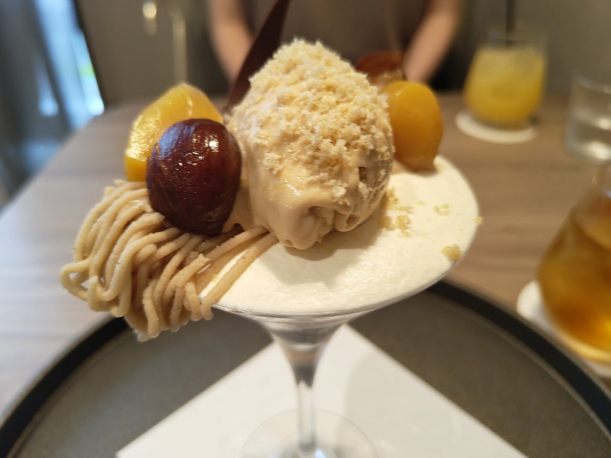 Liv_262's tweet photo. チームラボ行ってきたのとモンブラン美味しかったやつ https://t.co/GsGPX76dXK