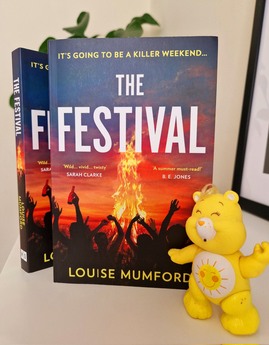 This is the first time I've ever had early paperback copies of my upcoming thriller! LOOK at the fiery gorgeousness of #TheFestival! 🔥 For this book think Glastonbury meets Stephen King. It's probably only right that I do a paperback giveaway next week - do you agree?