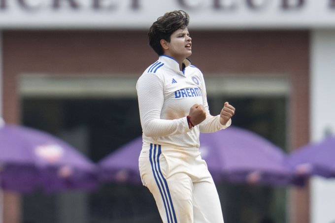 India need 36 runs to win the one-off Test series 🔥 📹 Credits: Twitter/BCCIWomen