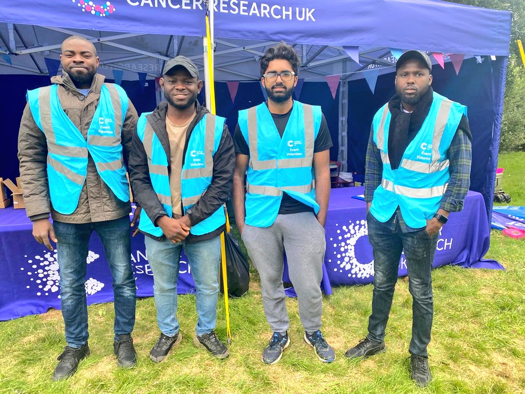 AMYA_Midlands's tweet photo. On 1st July 2024, 6 AMYA members volunteered to support the "Race for Life" event at Markeaton Park, Derby, to raise funds for Cancer Research UK. The members helped give out medals, snacks, and water, and worked as marshals around the park.

@raceforlife
@CR_UK
#amya
#volunteers https://t.co/COreYdw3Nv