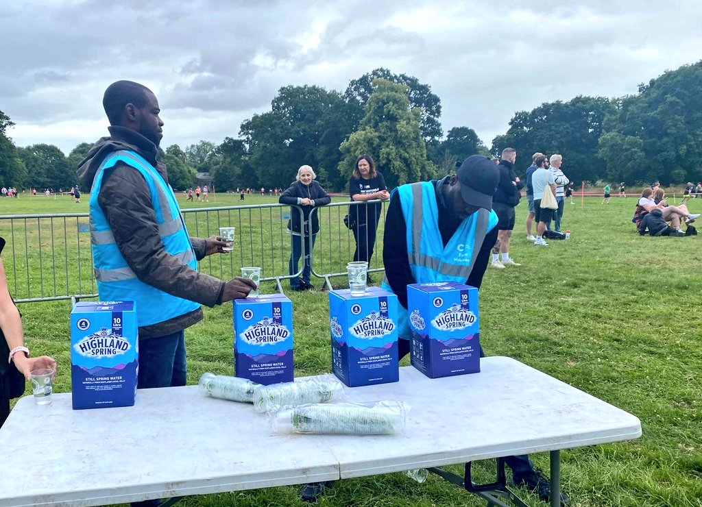 AMYA_Midlands's tweet photo. On 1st July 2024, 6 AMYA members volunteered to support the "Race for Life" event at Markeaton Park, Derby, to raise funds for Cancer Research UK. The members helped give out medals, snacks, and water, and worked as marshals around the park.

@raceforlife
@CR_UK
#amya
#volunteers https://t.co/COreYdw3Nv
