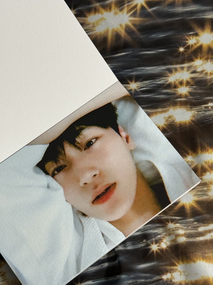 Code99710's tweet image. 산이의 순간들을 담은 엽서북과 마테 ෆ⸒⸒
낭만 있게 준비했으니 많은 관심 부탁드립니다⌯’ㅅ’⌯