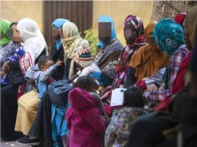 الواحد قعد يقرأ عن قرارات الترحيل والسؤال عن الإقامة الخ الخ بس لم نزل لأرض الواقع النهاردة لقى ان كل حاجة زى ما هى
الى ينزل اى منطقة حالياً زى عين شمس ، فيصل ، التبة ، المترو واماكن تانية هيعرف ان الديمغرافية مش اتغيرت لا دى اتفشخت
اعداد بالملايين بيشاركونى أرضى بدون وجهة حق .