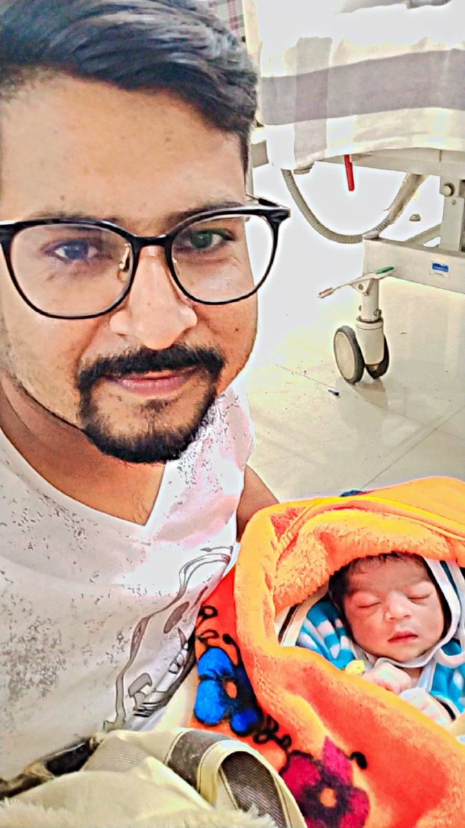 मेरे घर नए मेहमान का आगमन हुआ हे
उम्मीद थी कि <a href="/ArvindKejriwal/">Arvind Kejriwal</a> जी का आशीर्वाद प्राप्त होगा
लेकिन बदकिस्मती से एक तानाशाह ने उन्हें अभी तक जेल में डाल रखा हे
अब उम्मीद हे <a href="/KejriwalSunita/">Sunita Kejriwal</a> <a href="/SanjayAzadSln/">Sanjay Singh AAP</a> <a href="/raghav_chadha/">Raghav Chadha</a> <a href="/BhagwantMann/">Bhagwant Mann</a> जी से मेरे बेटे को अपना अमूल्य आशीर्वाद प्रदान करे