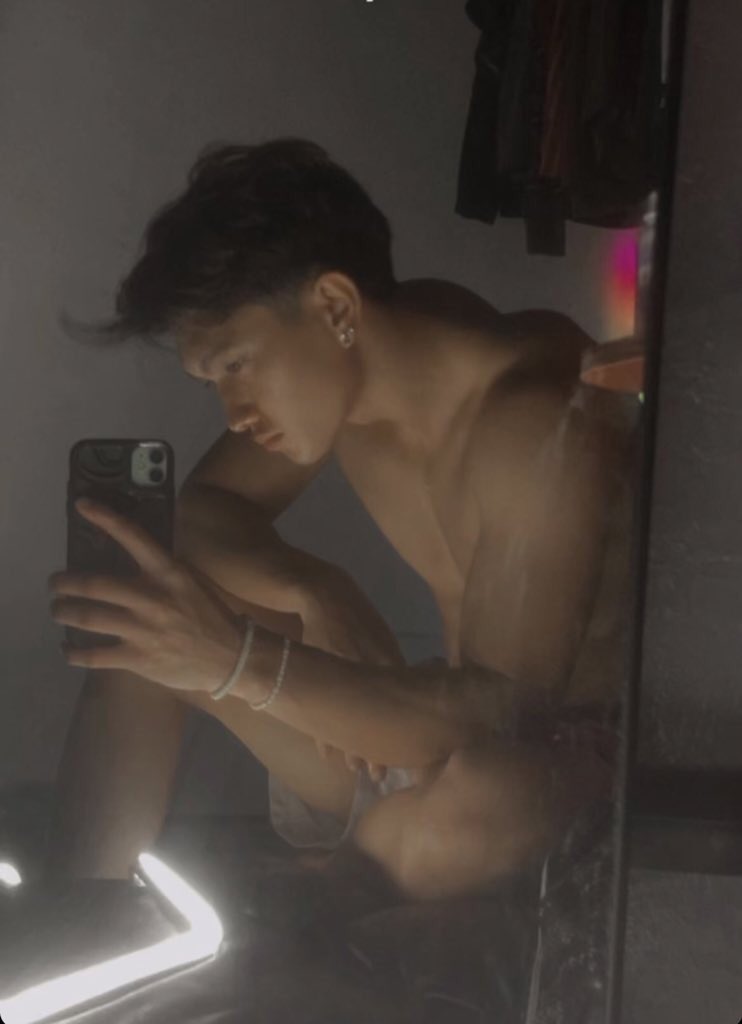 Alfansys's tweet photo. ready vc$, Klik link di bio buat wa 🙏🏻
.
.
.
#vcsbugil #vcsgay #vcscrot #gayjakarta #gaybandung #gayjogja #gaysurabaya #gaysemarang #gaytangerang #gaymalang #gaysemarang #gaysolo https://t.co/aPM95i0SEh