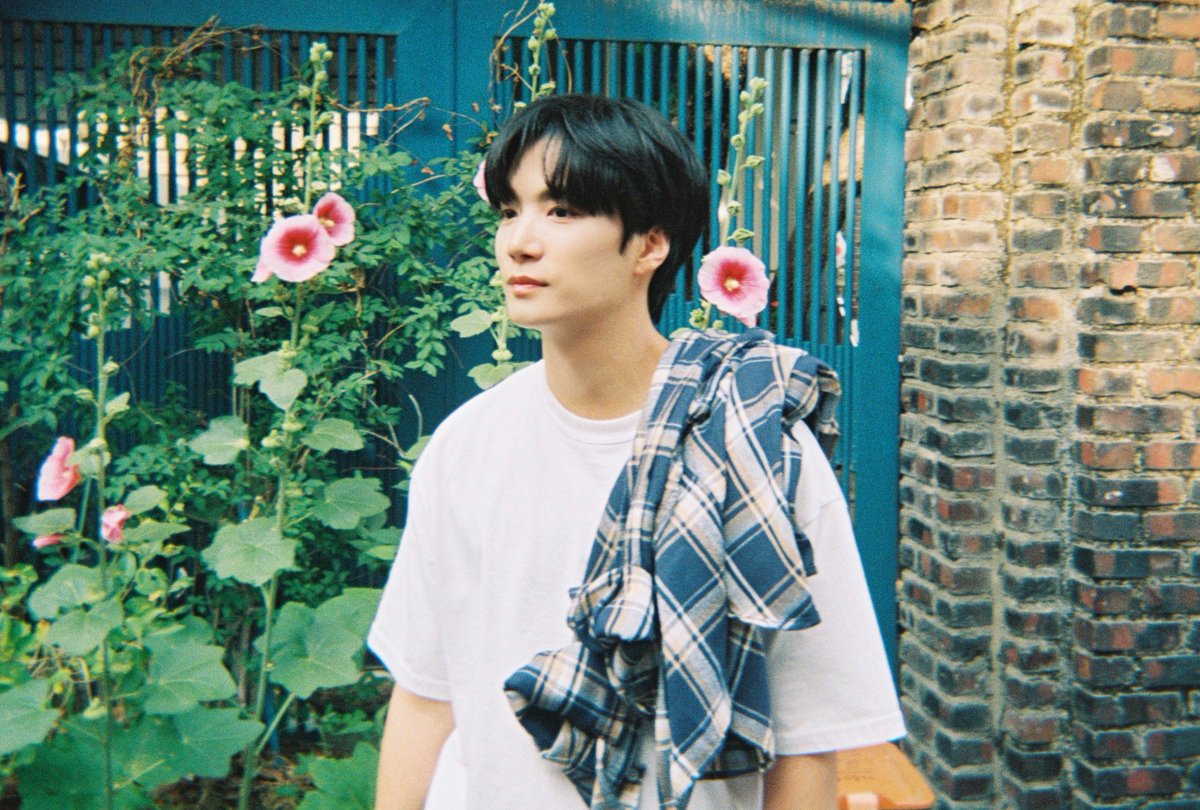 em_jonghyeon's tweet photo. [#PHOTO]
해방촌에서 🫧🌿

#쫑LOG
#KimJonghyeon #김종현 https://t.co/isQQ6kf7KC
