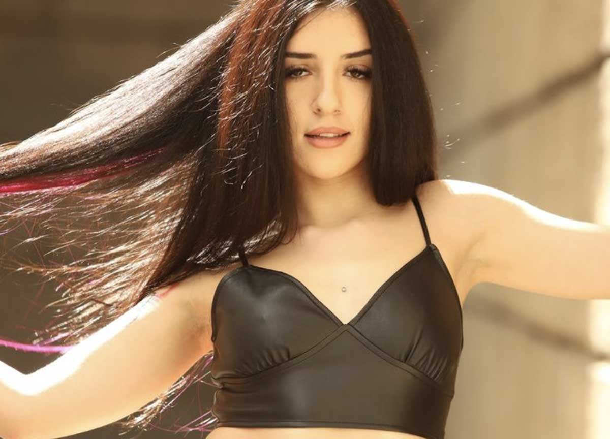 Fabio Carosi on X: Therealdiabla show: le “esce” nel centro di Roma,  scoppia coppia di turisti - Ludovica Galati, la creator estrema di  Onlyfans, si esibisce seminuda nel centro di Roma. E