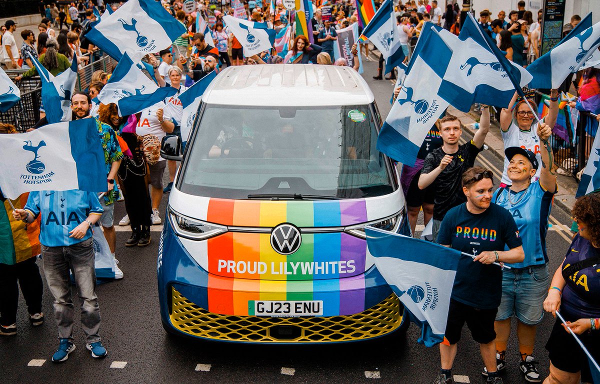 SpursWomen's tweet photo. Representing Spurs at the 2024 Pride march 🌈🤍

@SpursLGBT 📸 https://t.co/WKXwEmYhkl