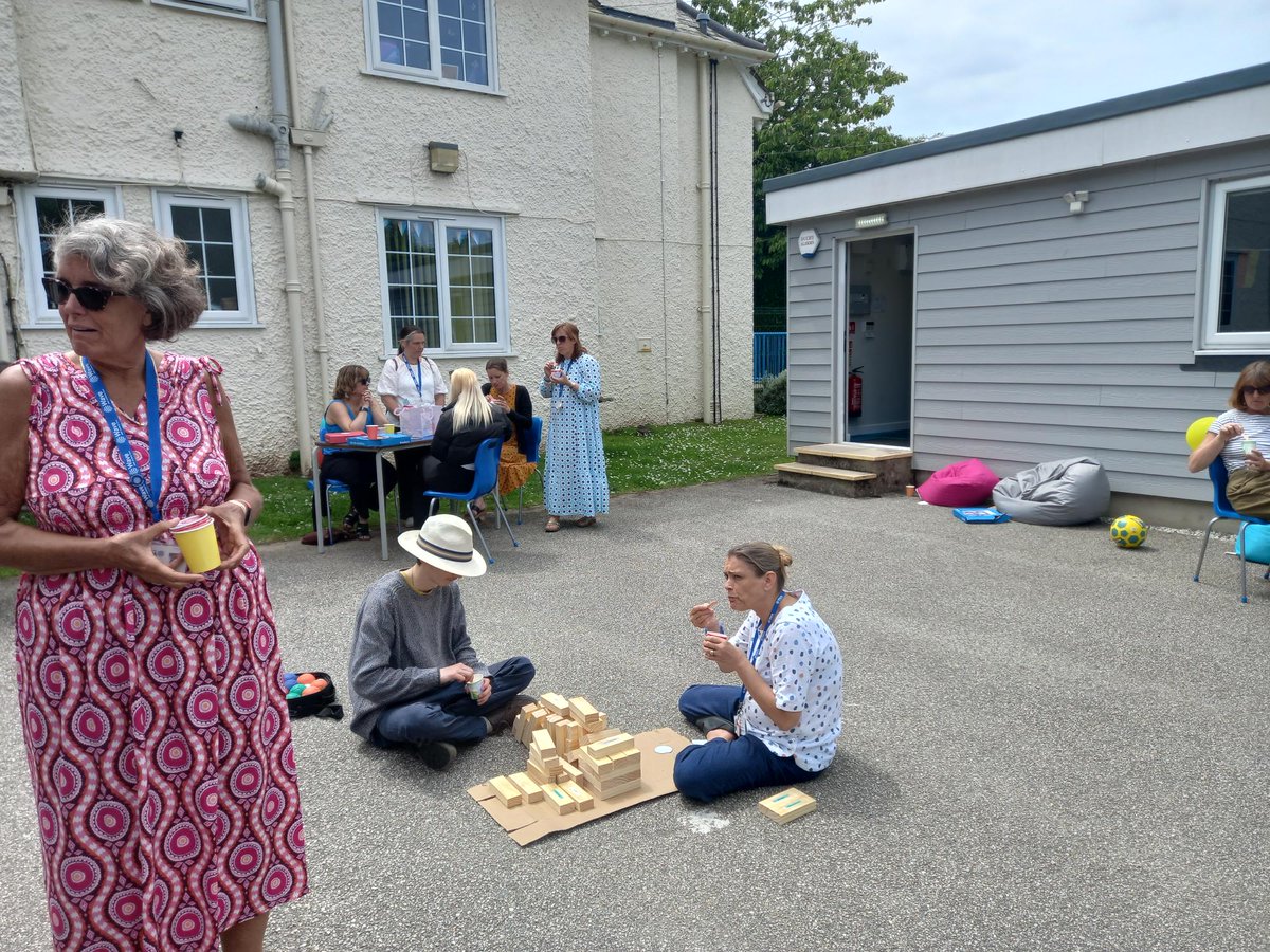 ChesApa's tweet photo. On the 20th June, we welcomed students, parents and staff into Glynn House for a Year 11 leavers celebration. 

We ate pizza and ice cream and it was fantastic chance to celebrate our wonderful Year 11s finishing their exams.

Good luck to you all for your future adventures! https://t.co/YiOMmaeu0n