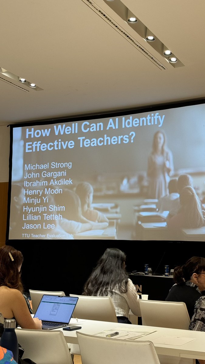 JosephGidiotis's tweet photo. Deep into the AI discussion #EDULEARN24 https://t.co/il5bEblIQq