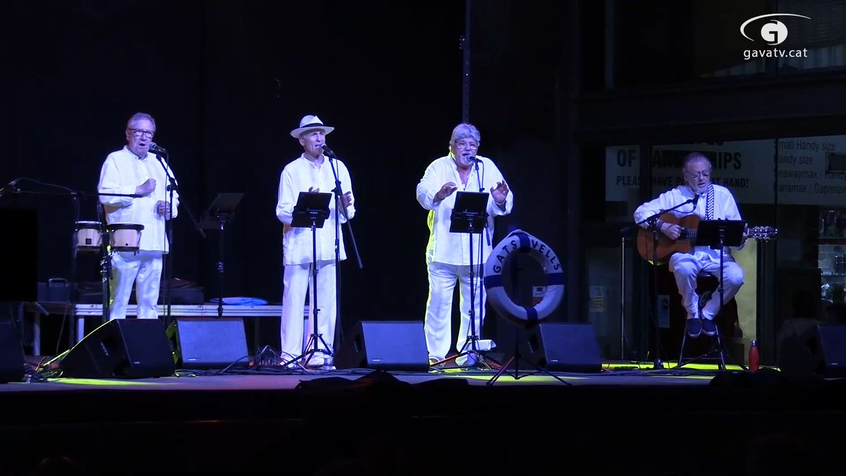 GtvNoticies's tweet image. El punt final de la Festa Major va arribar de la mà del grup gavanenc d’havaneres Gats Vells, que tot i coincidir en horari amb el partit de l’Eurocopa de la selecció espanyola, va omplir de bat a bat el parc de la Torre Lluch.

gavatv.cat/els-gats-vells…
