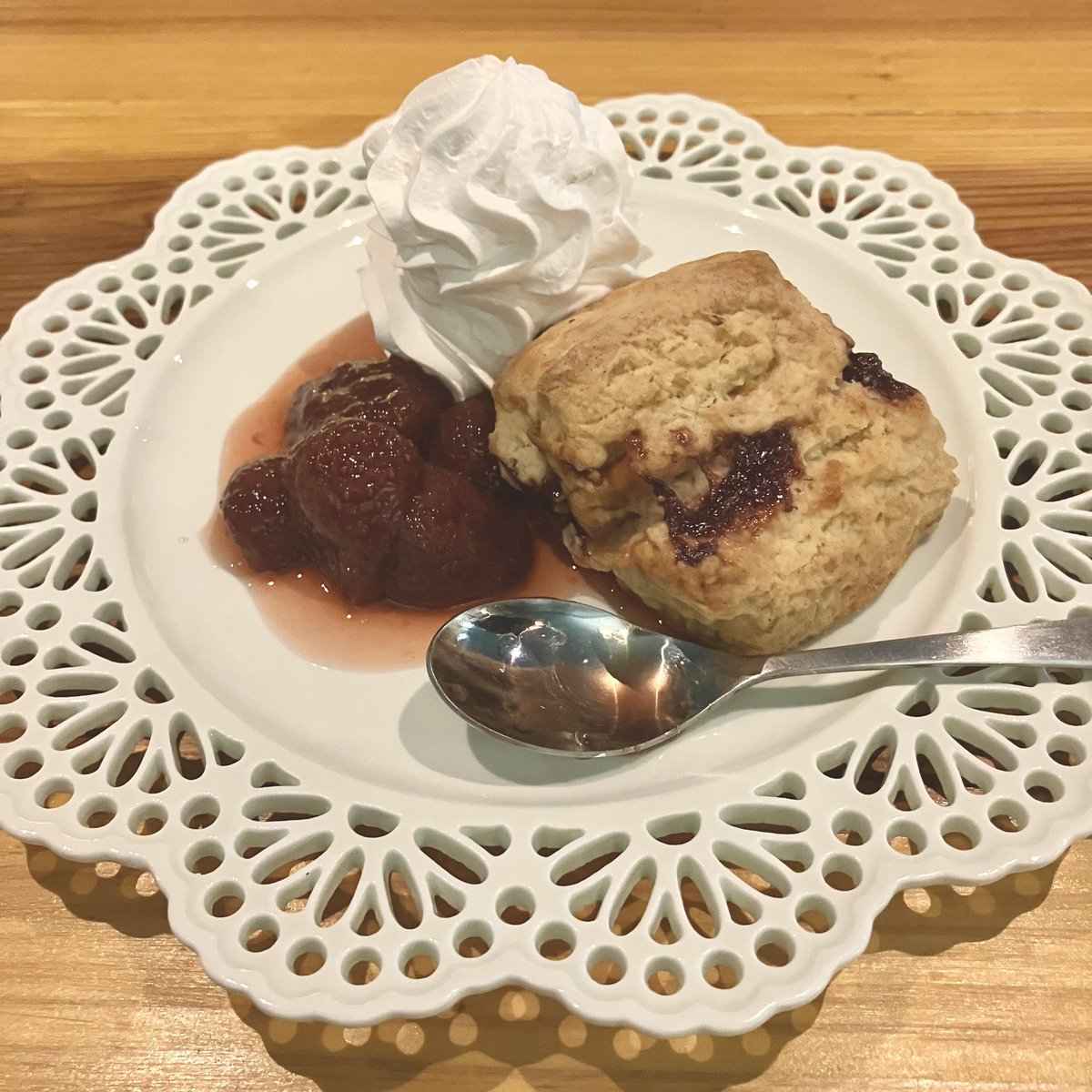 michiko0505r's tweet photo. いちごのスコーン豆乳ホイップ❣️
これがまた…🥺 #Acope https://t.co/tC82m2v8OA