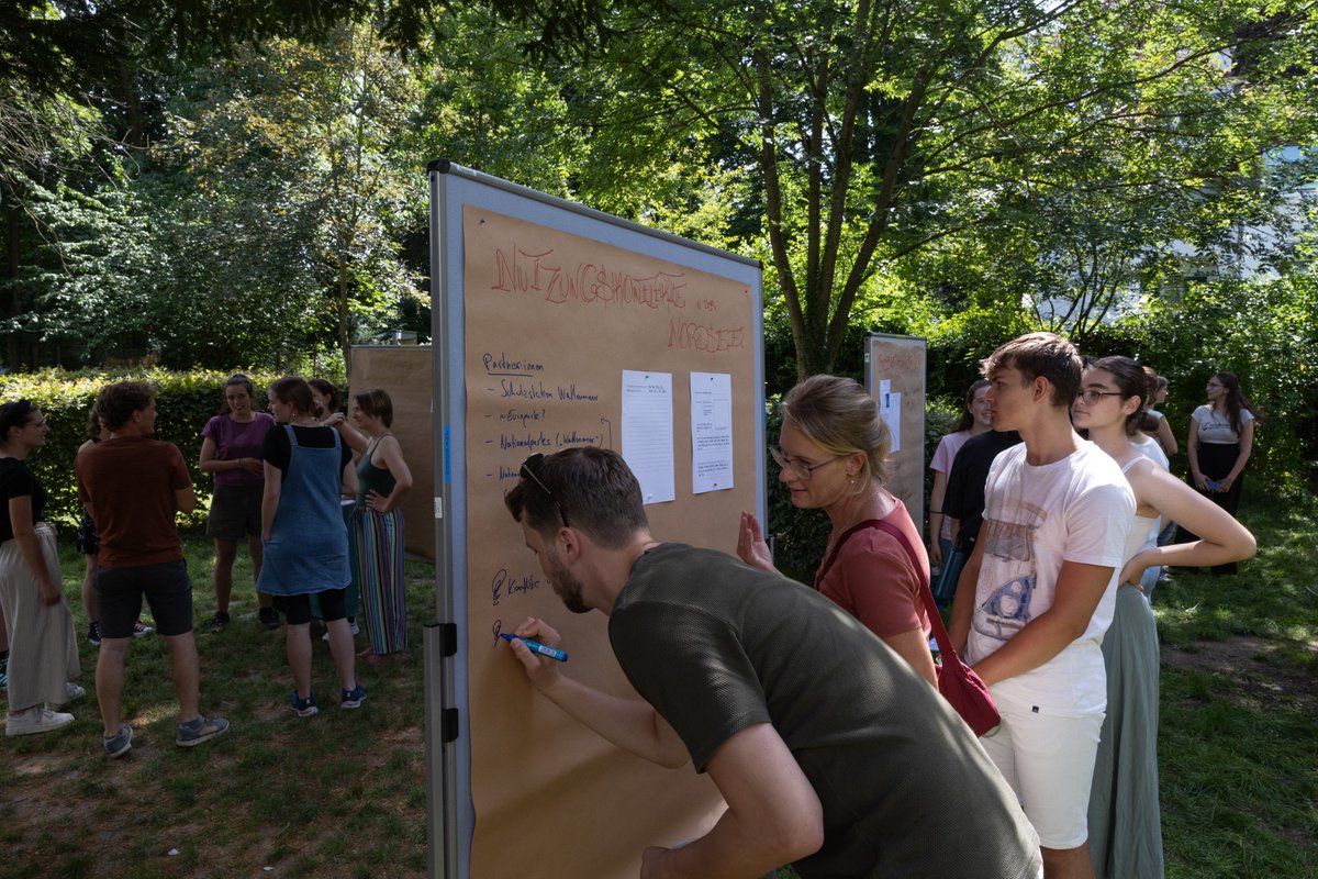 Am Wochenende tüftelten💡100 engagierte Jugendliche an 13 großartigen Projektideen zur Erhaltung der Artenvielfalt &amp; Schutz unserer Gewässer.💧🌿Die 15.000 Euro Fördermittel verteilten sie selbst auf ihre Projekte. #Jugendkongress <a href="/BfN_de/">BundesNaturschutzAmt</a> @BMUV ➡️ jugend-zukunft-vielfalt.de/mitwirkende/