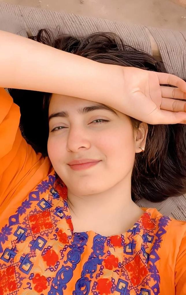 تون پوءِ به جدا آهين!
ٻي لاءِ ته ماڻهو آن، 
مون لاءِ خدا آهين!

~شيخ اياز