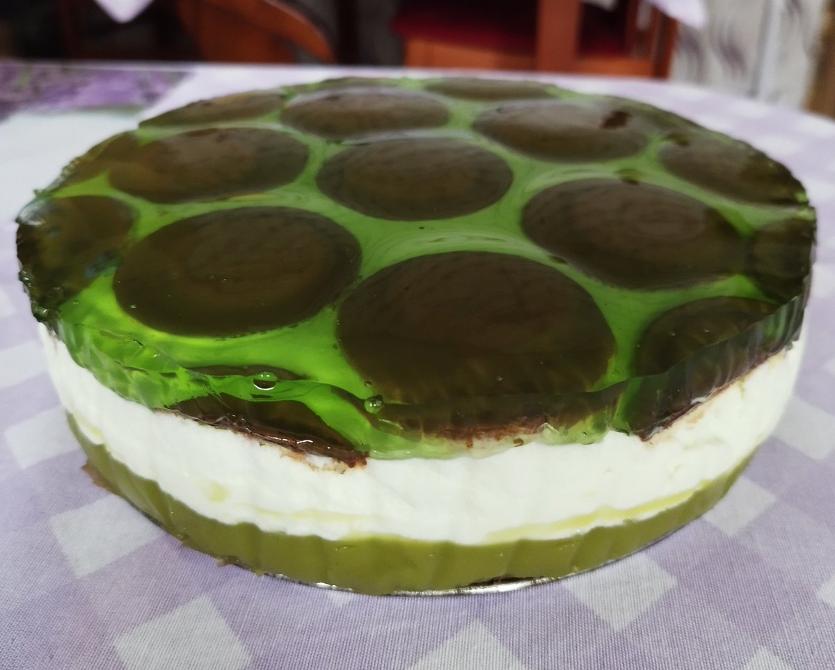 Krzysiex7's tweet photo. Popełniłem wczoraj Ciasto Shrek 🟢 #ciasta https://t.co/dHmQslKvLK