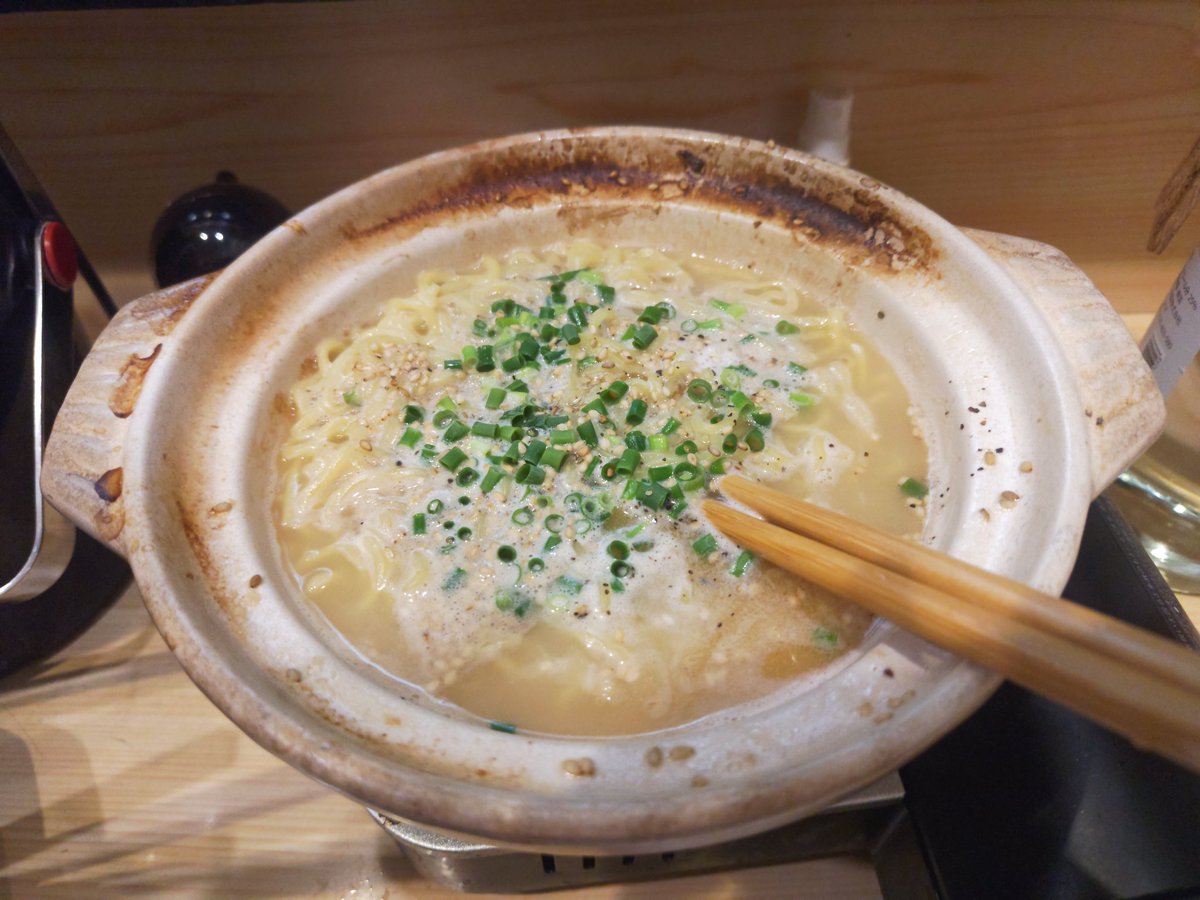 Hearts23fumi's tweet image. 〆はラーメンで😁
#鶏塩ちゃんこ
#力士料理すま