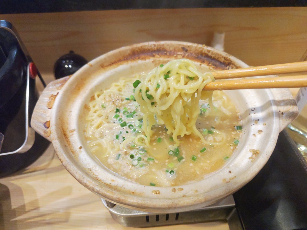 Hearts23fumi's tweet image. 〆はラーメンで😁
#鶏塩ちゃんこ
#力士料理すま
