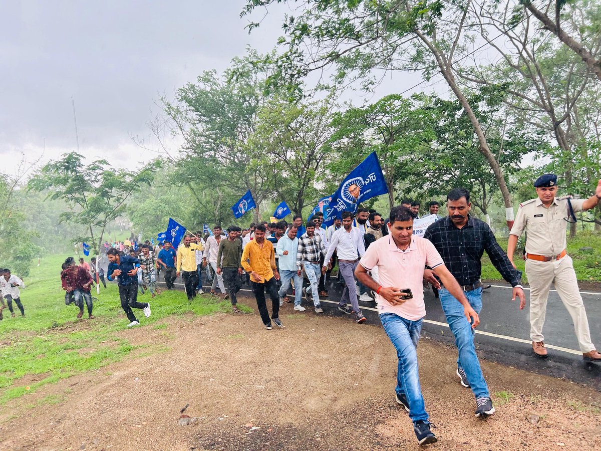 जिला धार में बहुजन समाज पर हो रहे अत्याचार और भाई पंकज परमार पर पुलिस प्रशासन द्वारा अभद्रता के खिलाफ धरना एवं ज्ञापन दिया और सी एस पी महोदय को समस्या बताई।