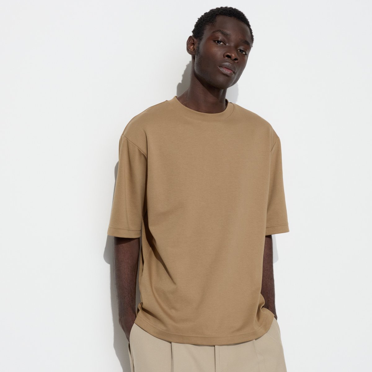 UniqloThailand's tweet photo. วางจำหน่ายแล้วกับสีสันใหม่ของ U AIRism Cotton Oversized T-shirt เสื้อยืดบนมาตรฐานใหม่ที่ใส่ได้ไม่ตกยุคเหมาะกับทุกลุคทุกสไตล์ สวมใส่ได้ทุกวัน

ช้อปเลย! https://t.co/v3ozs6QU5Z

#UniqloThailand #UniqloTshirt #เสื้อยืดยูนิโคล่ #ความเรียบง่ายที่ไม่ธรรมดา #Simpleismore #ThisismybestT https://t.co/TxvX9tfnRC