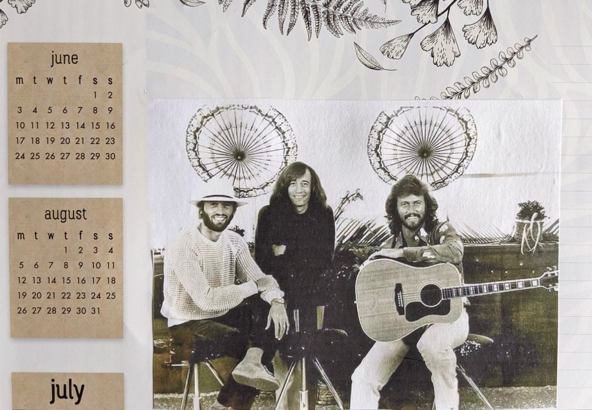 jed_emily_age_6's tweet photo. Happy July everyone! 😀 We've finally had a little mini heatwave in the UK .. it's been nice to see the sun! My calendar this month shows a photo taken when the #BeeGees performed Living Eyes .. one of my favourite songs! 🌞 #RobinGibb #MauriceGibb #BarryGibb #ItsJuly https://t.co/Whc8XK3RzB