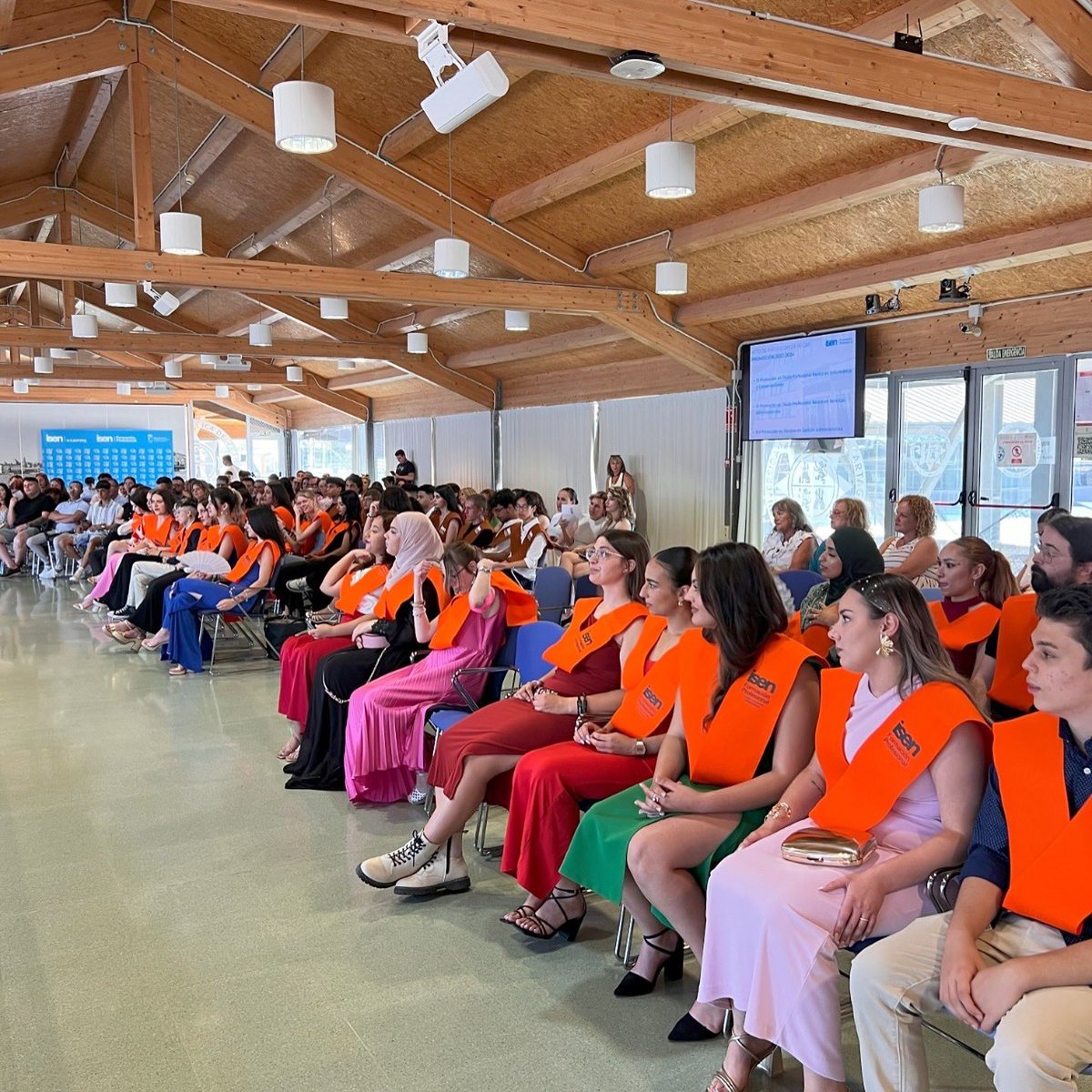 IsenFormacion's tweet photo. 📆 La semana pasada celebramos en el Salón Isaac Peral de la @UPCToficial el Acto de Imposición de Becas de la Promoción de alumnos de Formación Profesional Concertada 22-24.

🙌🏼¡ENHORABUENA A TODOS!🙌🏼

Ha sido un placer por parte de todo el equipo de #Isenfp formaros. ♥️🎓✨ https://t.co/mcfra6FpT6